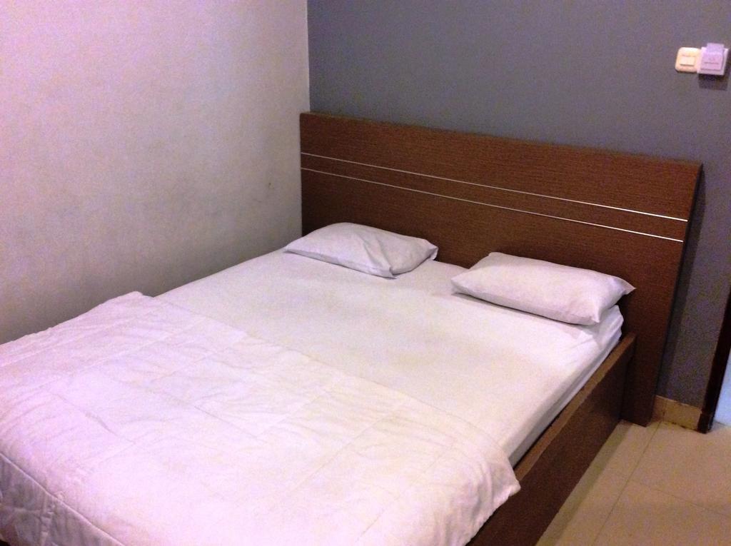 Hotel Diamond Makassar Zimmer foto