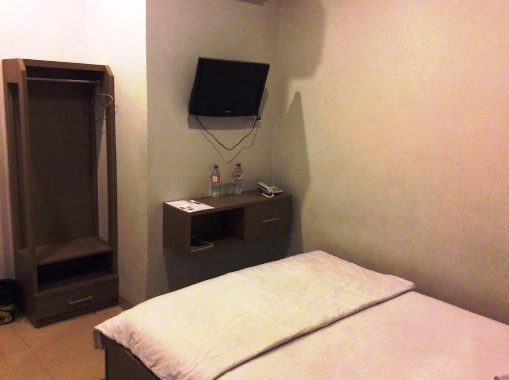 Hotel Diamond Makassar Exterior foto